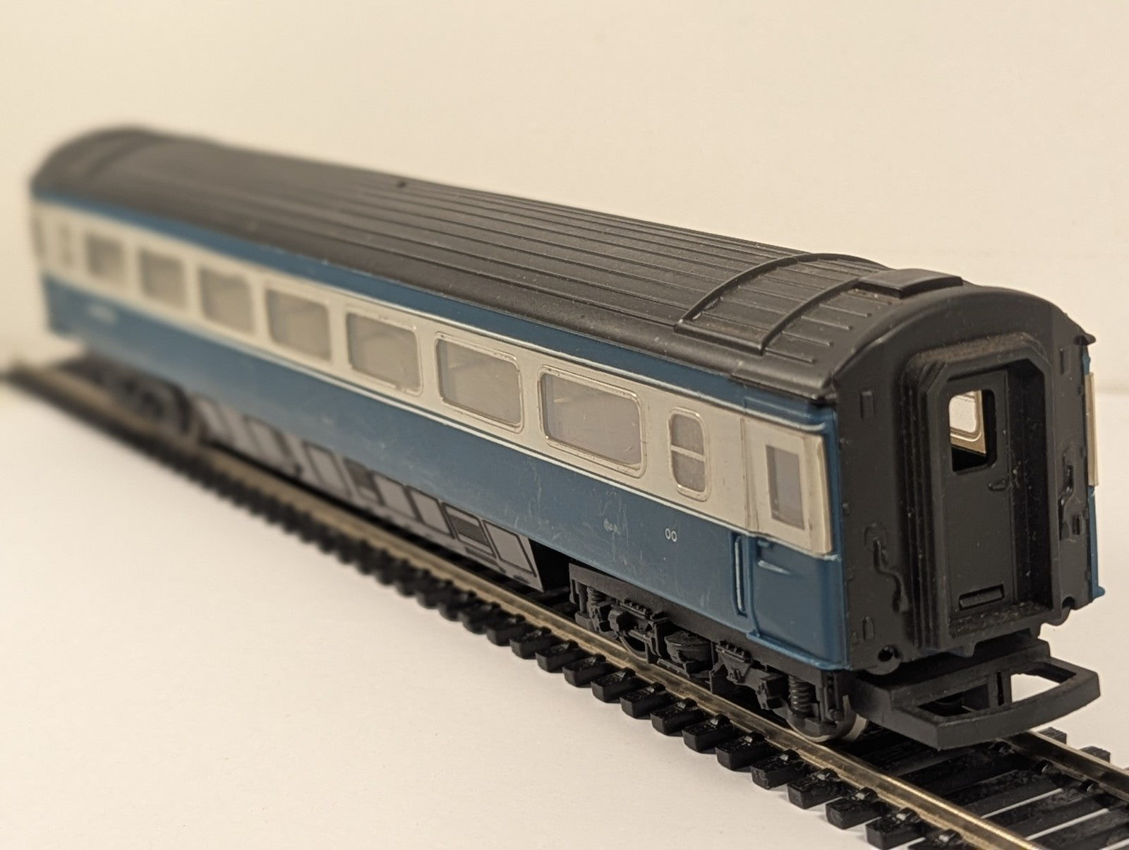 Hornby OO Gauge BR Mk3 Inter-City Coach Blue & Grey