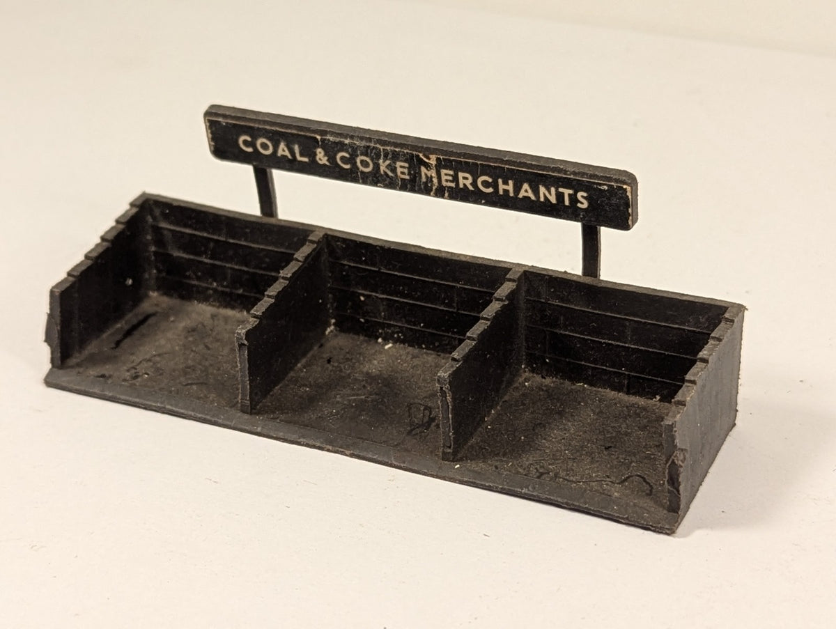 Peco LK-3 OO Gauge Coal Staithes Kit