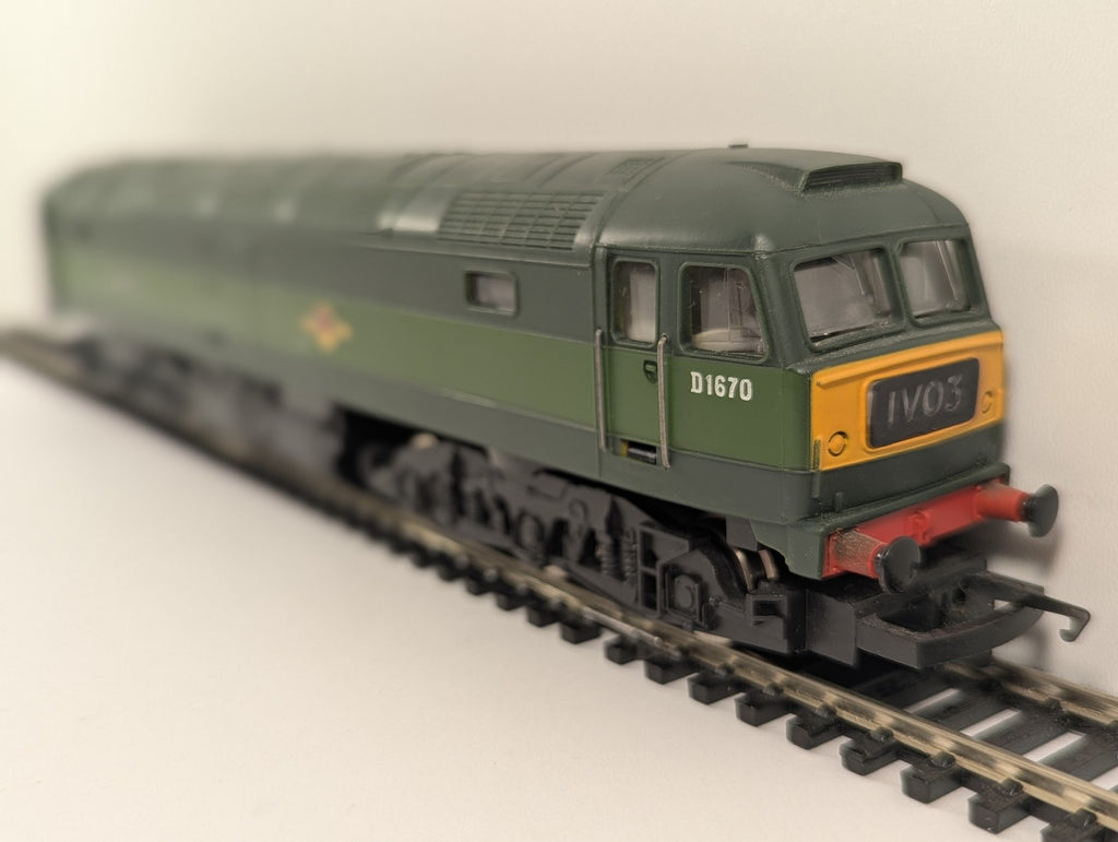 Hornby OO Gauge Class 47 'Mammoth' Diesel Locomotive D1670 BR Two-Tone Green