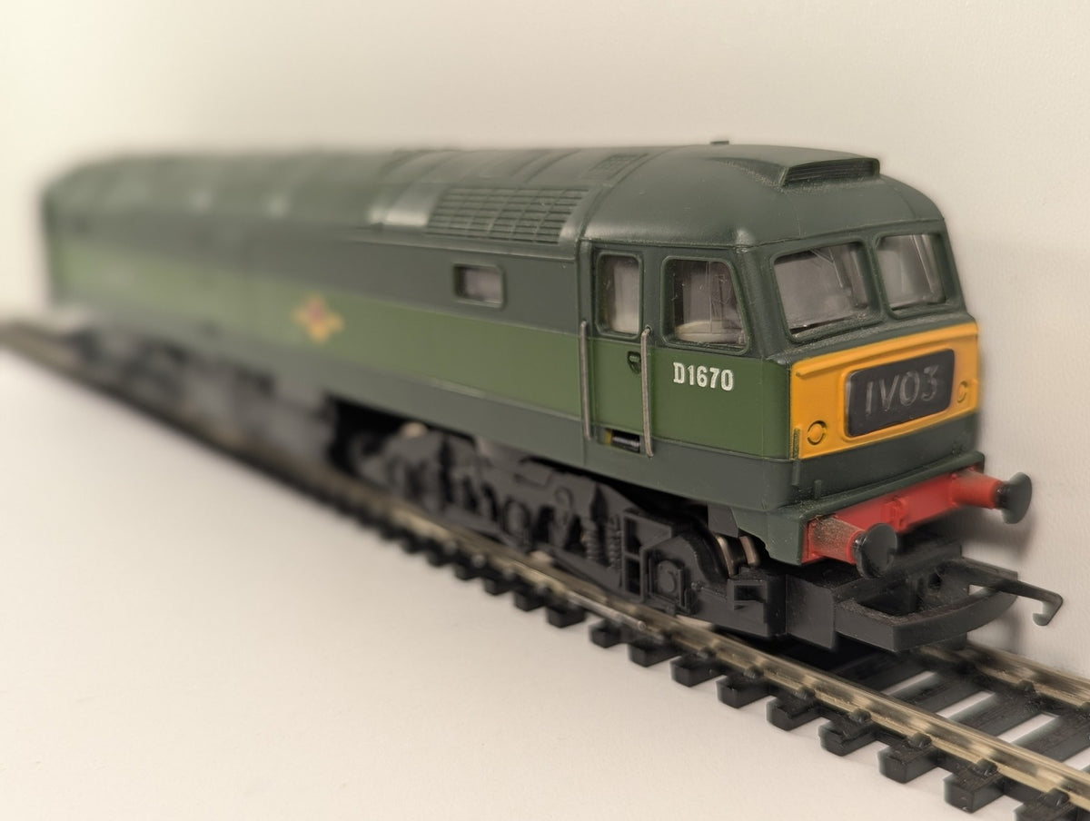 Hornby OO Gauge Class 47 'Mammoth' Diesel Locomotive D1670 BR Two-Tone Green