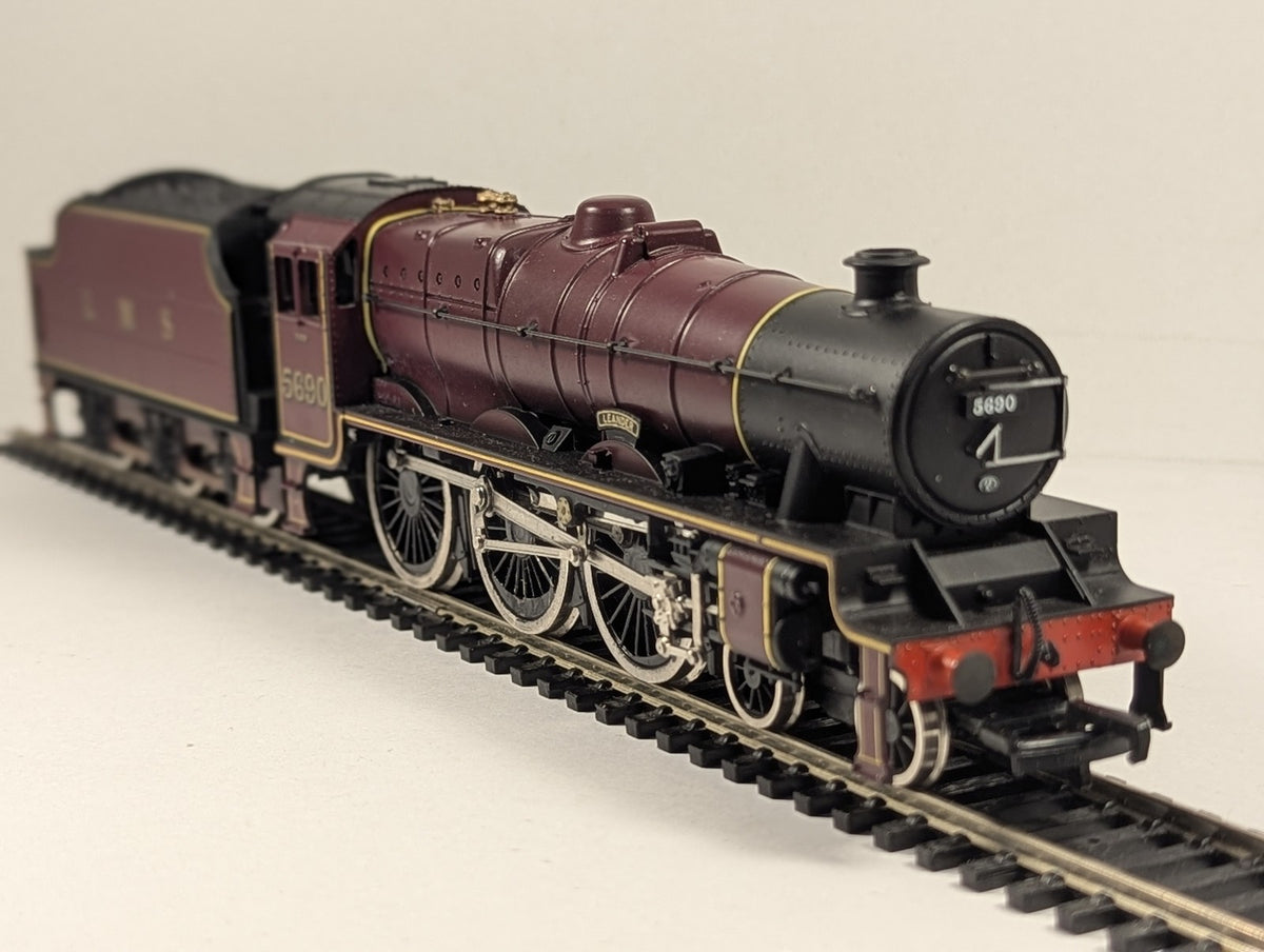 Mainline OO Gauge Jubilee Class 5XP 'Leander' Steam Locomotive 5690 LMS Crimson