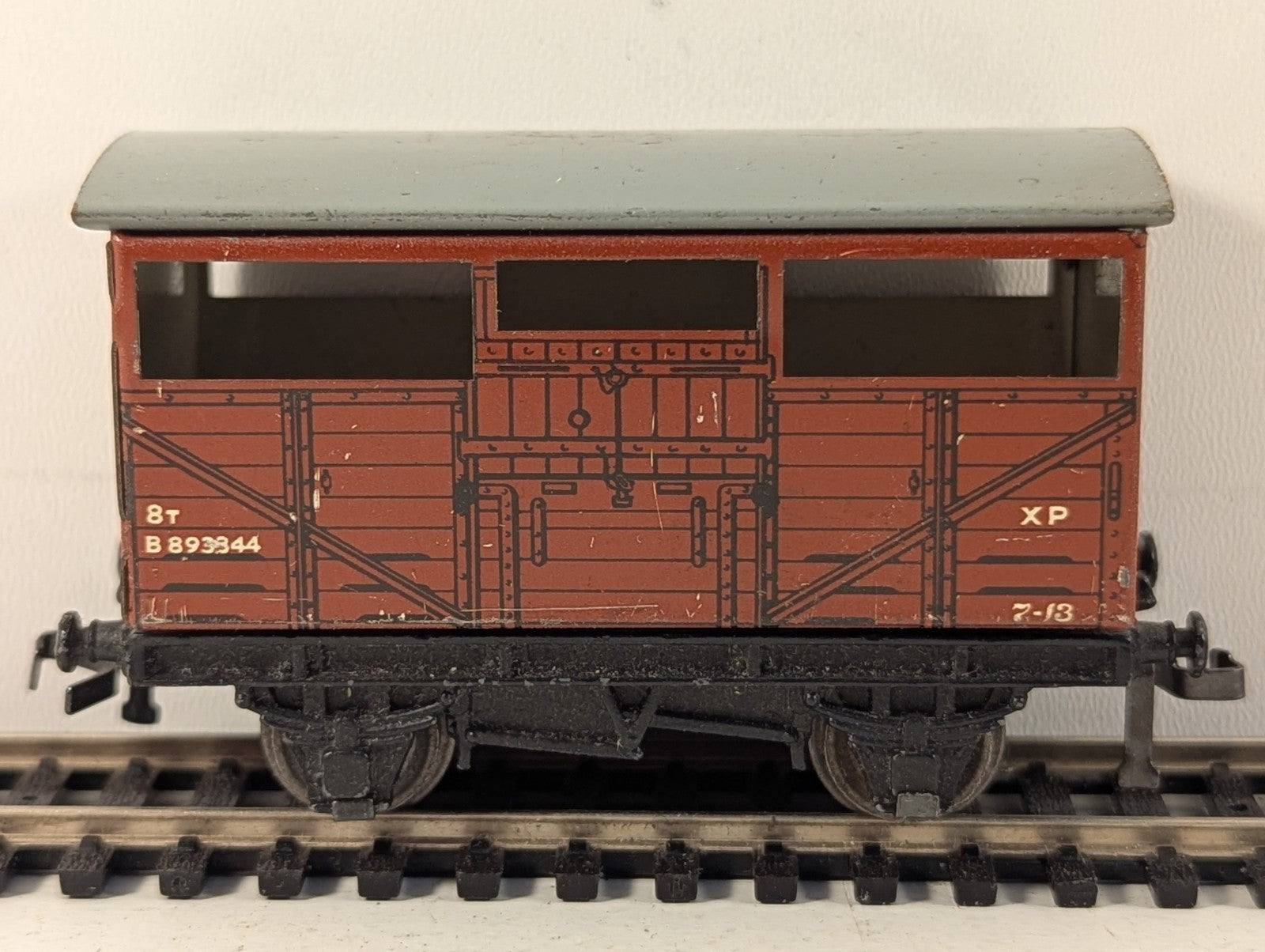Hornby Dublo 8 Ton Cattle Wagon Brown OO Gauge - Boxed