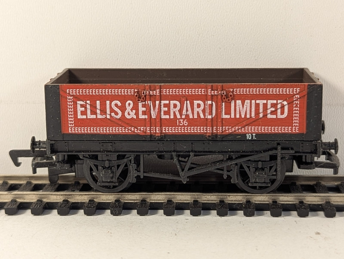 Mainline OO Gauge 7 Plank Wagon Ellis & Everard Goods Wagon 136