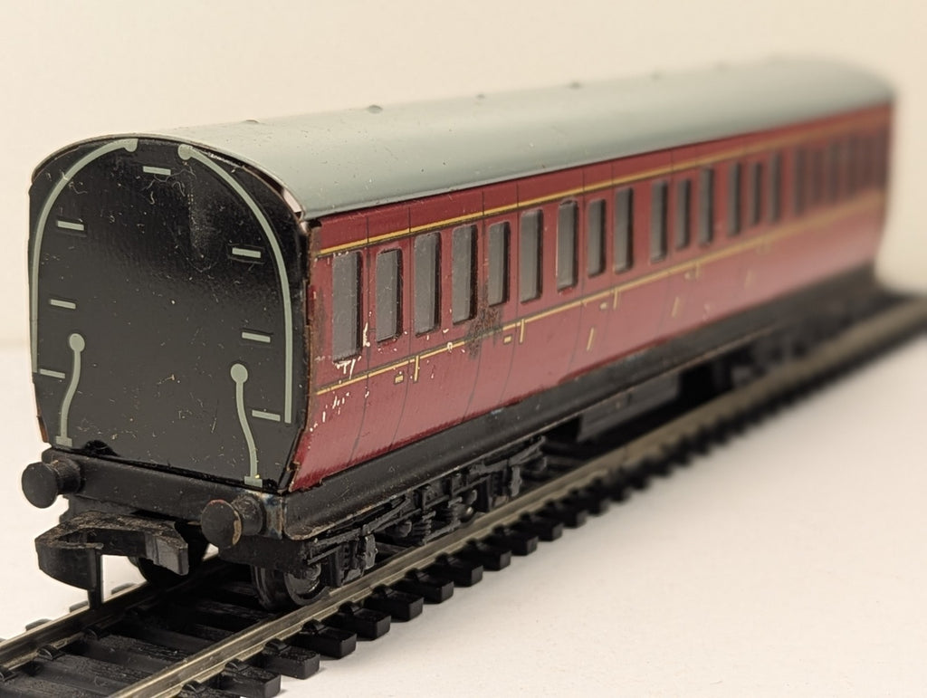 Hornby Dublo OO Gauge 32092 Maroon Suburban Coach
