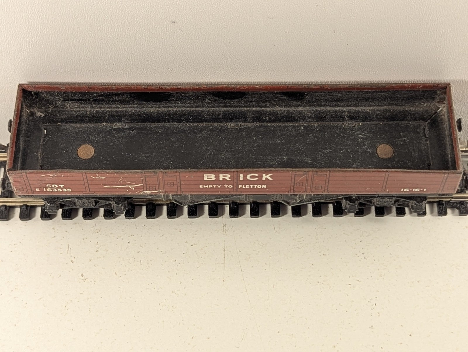 Hornby Dublo 50 Ton Brick Wagon E163535 OO Gauge