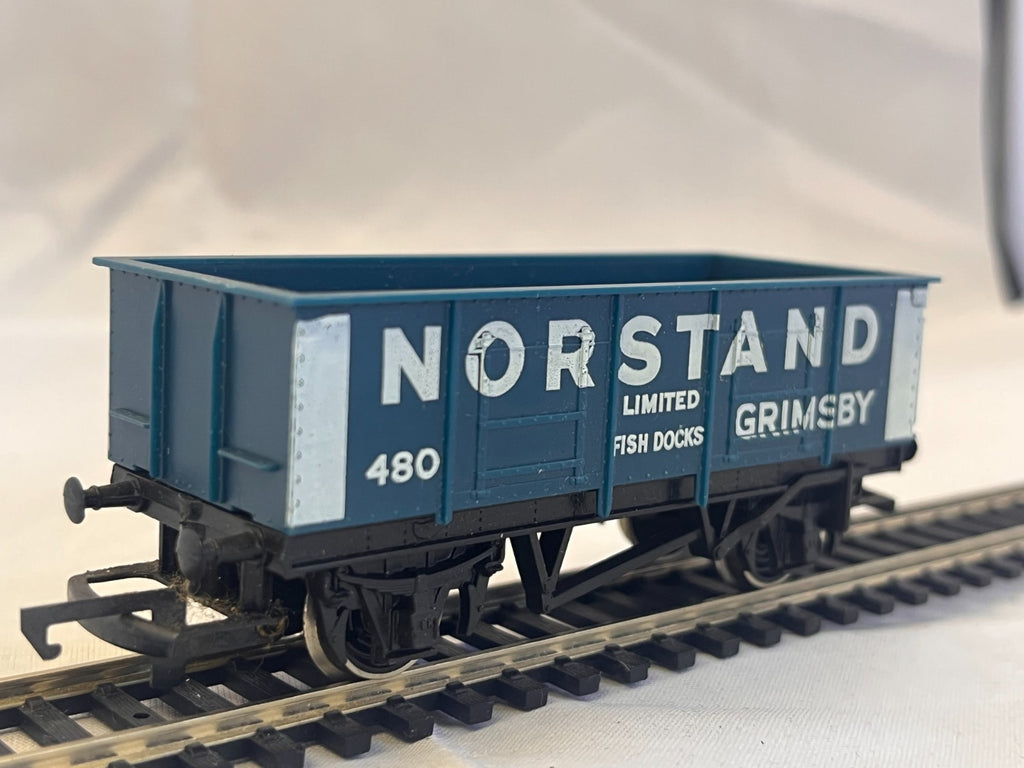 Hornby R220 OO Gauge Norstand Limited Grimsby 20 Ton Mineral Wagon