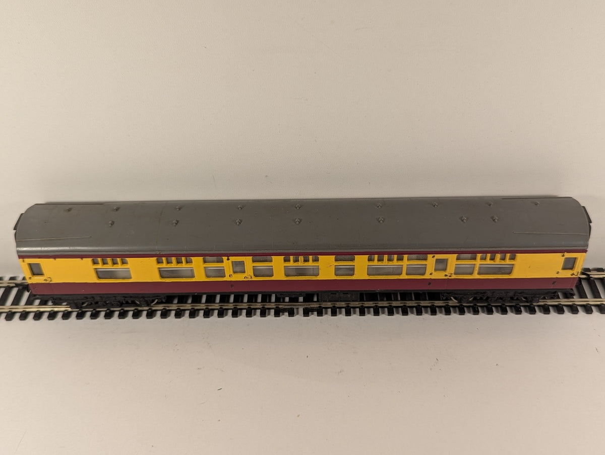 Tri-ang OO Gauge BR Composite Coach Passenger Coach BR Crimson and Cream R24