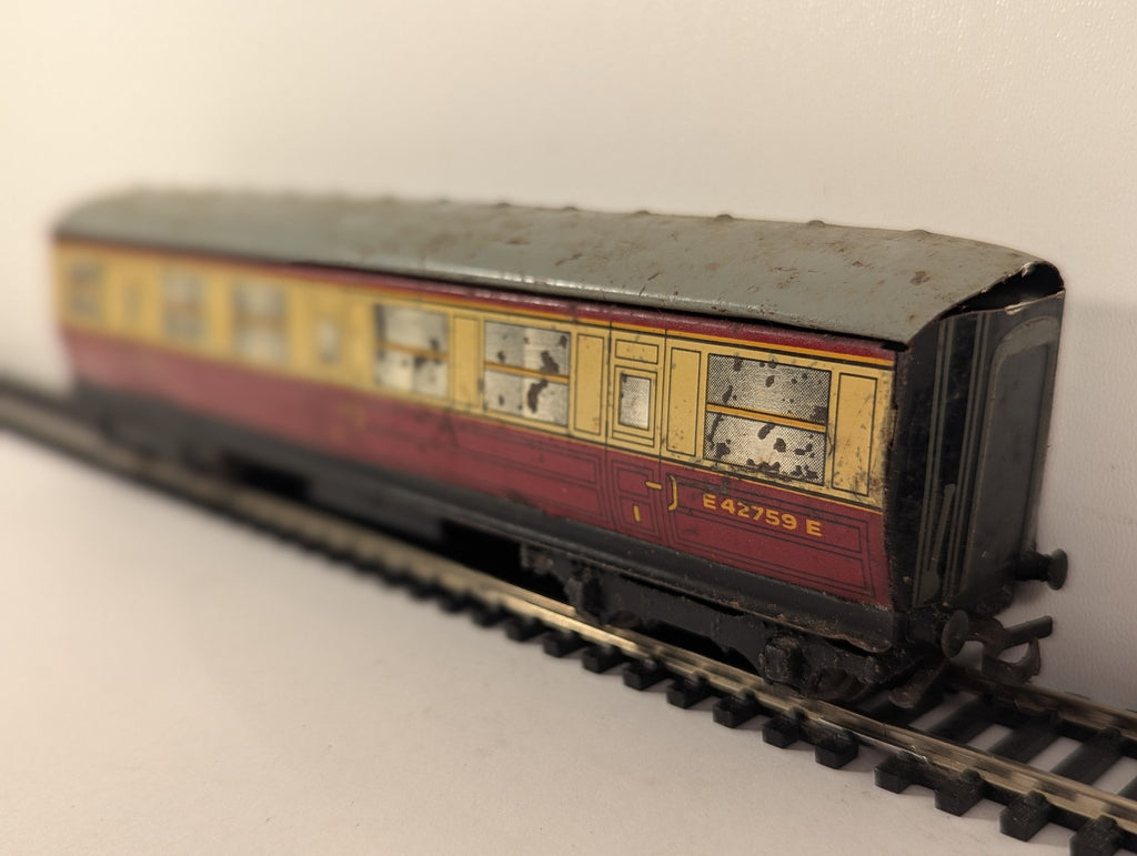 Hornby Dublo OO Gauge BR Carmine and Cream Corridor Coach Passenger Coach