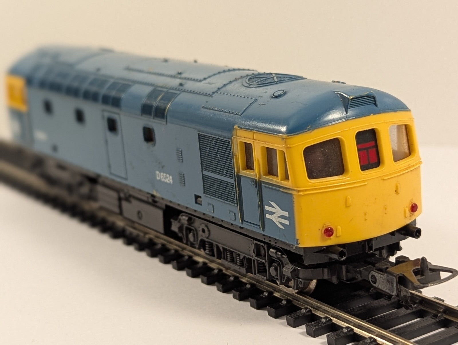 Lima HO Gauge BR Blue Class 33 Diesel – Missing Buffers