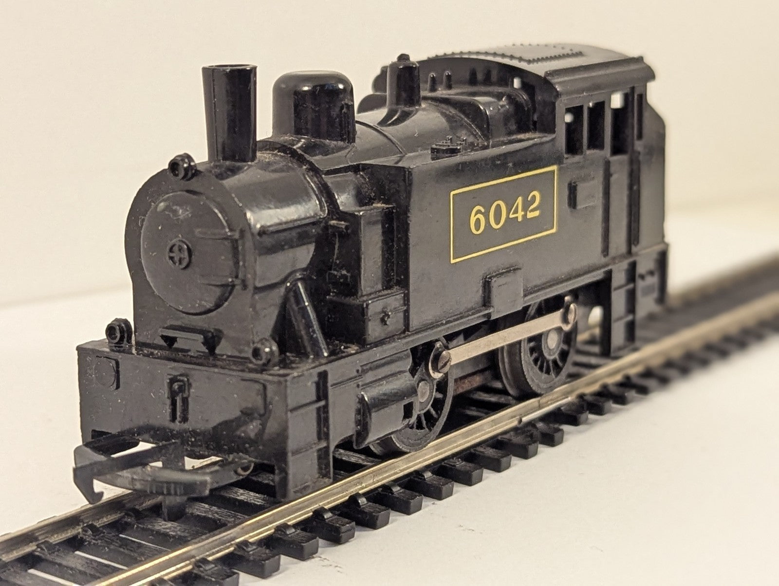 Tri-ang Hornby R755 Continental 0-4-0 Tank Locomotive Black OO Gauge