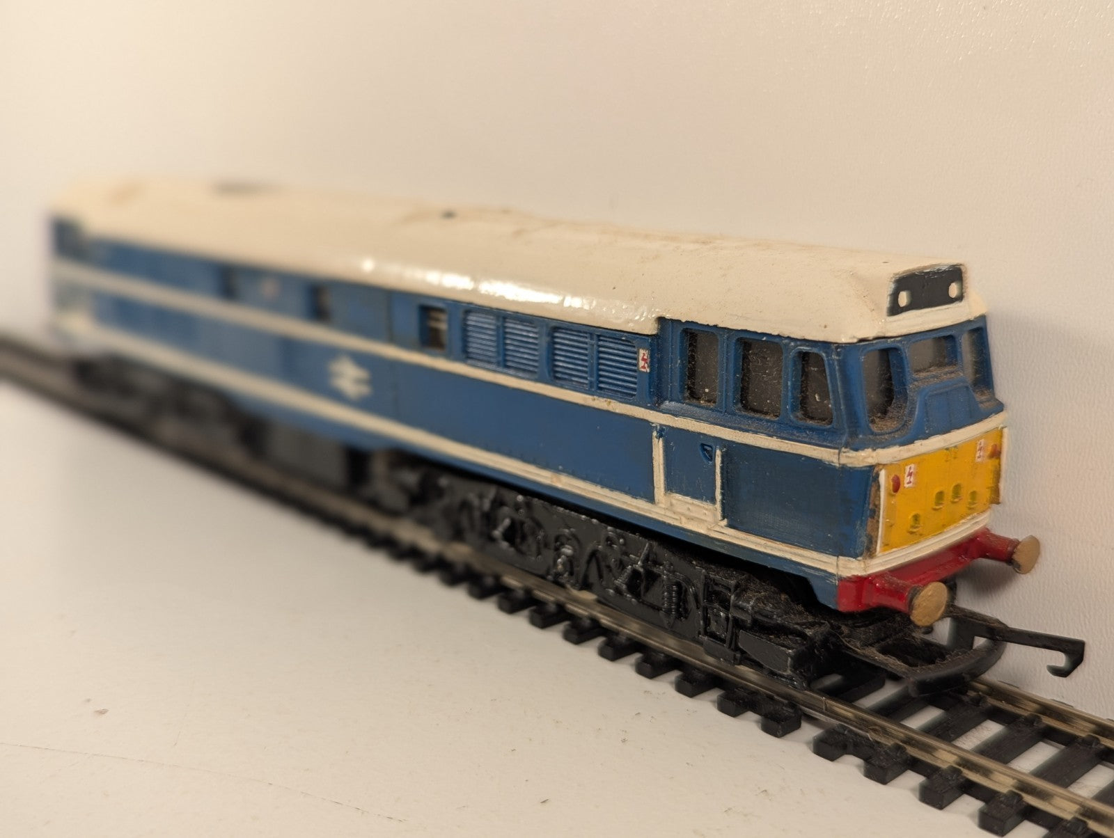 Tri-ang R357 OO Gauge Class 31 BR Blue Poor Runner