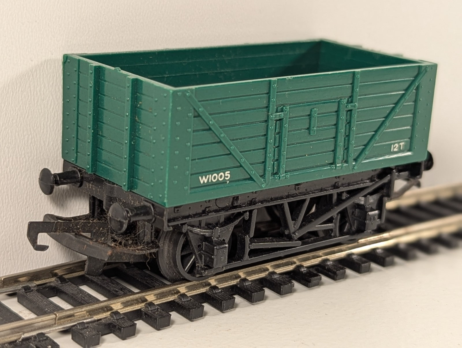 Tri-ang Hornby R10 – 12T Open Wagon (Green Livery, W1005) – OO Gauge