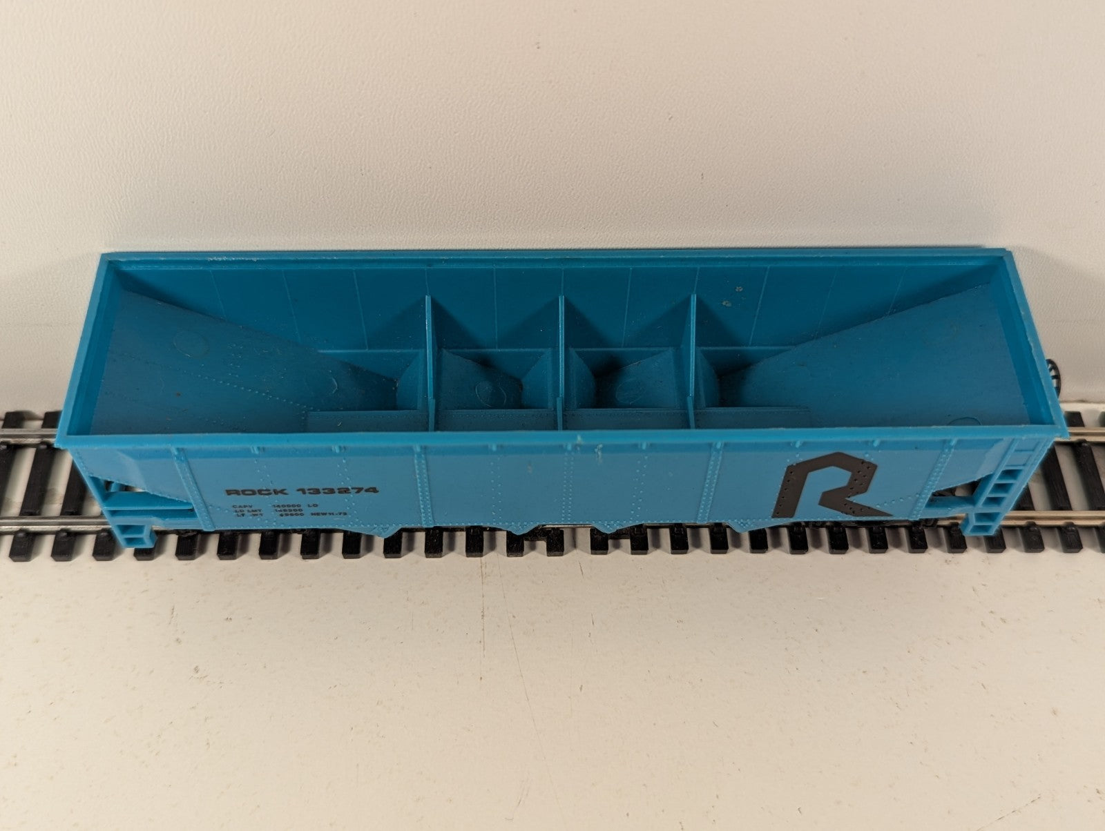 Bachmann HO Gauge "The Rock" Quad Hopper Wagon