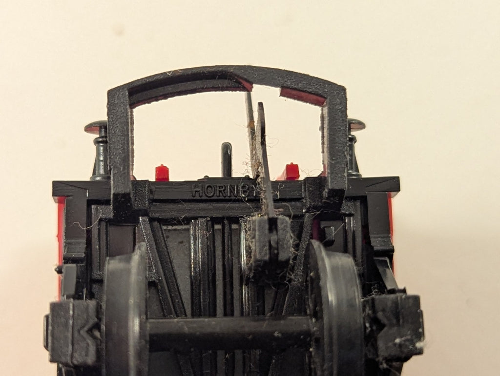 Hornby OO Gauge Kit Kat Closed Van Goods Wagon Kit Kat Red R127