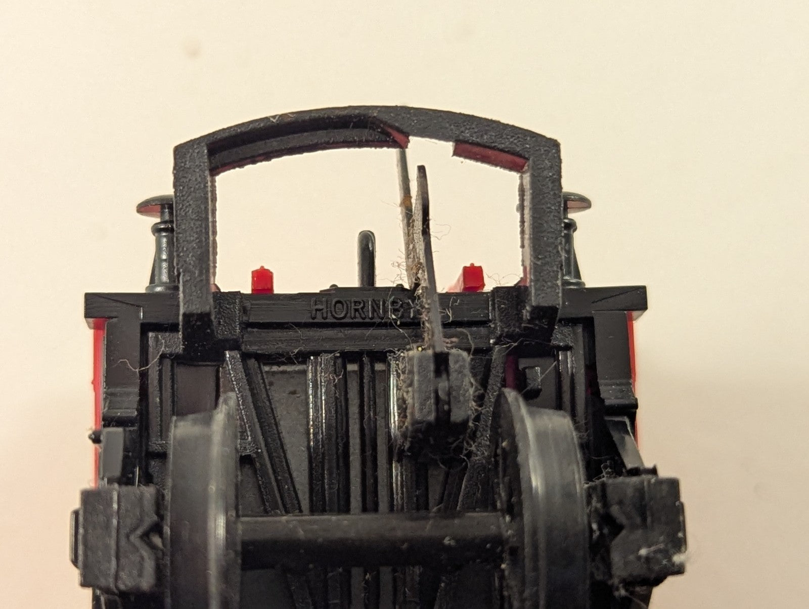 Hornby OO Gauge Kit Kat Closed Van Goods Wagon Kit Kat Red R127