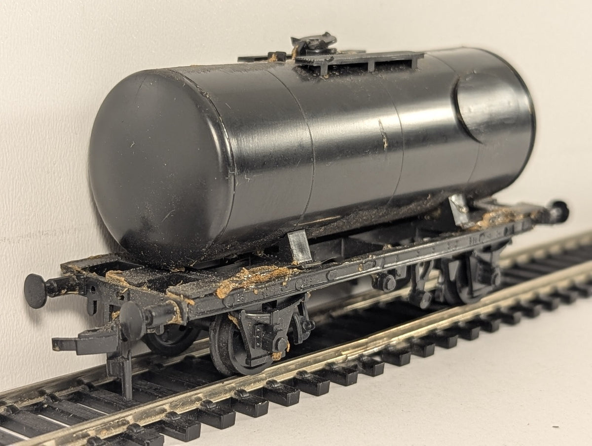 Hornby OO Gauge 4-Wheel Tank Wagon Goods Wagon Black