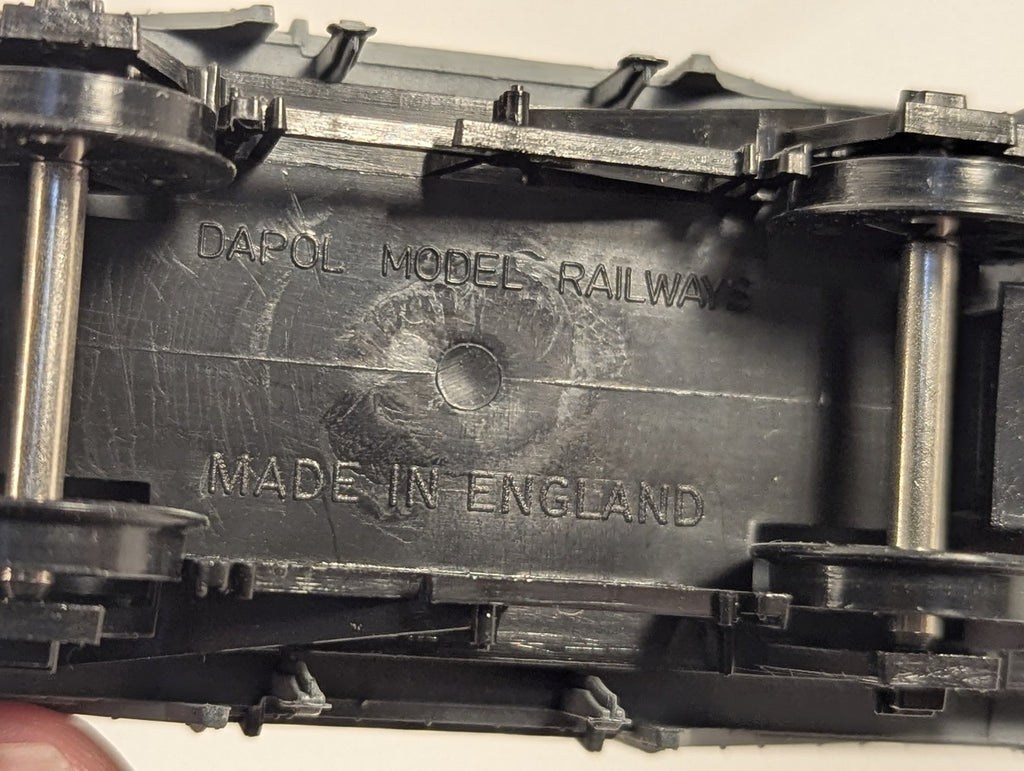 Dapol OO Gauge NE 5-Plank 10 Ton Open Wagon 535962 LNER Grey