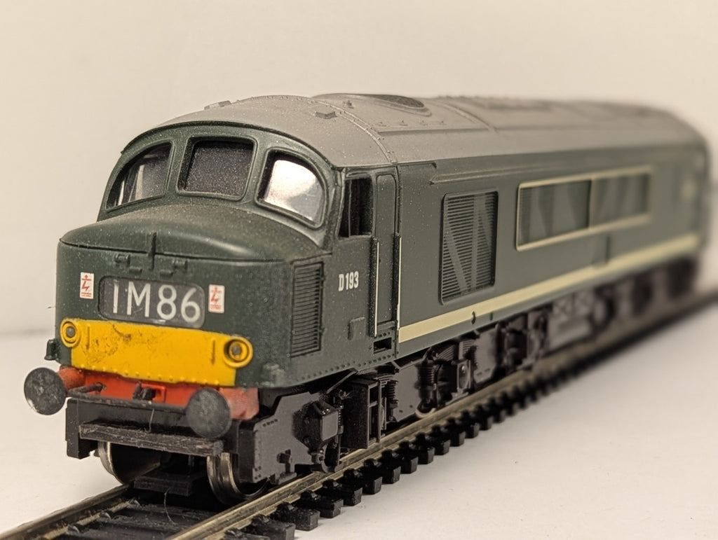Mainline OO Gauge Class 45 Locomotive D193 BR Green with Small Yellow Panels