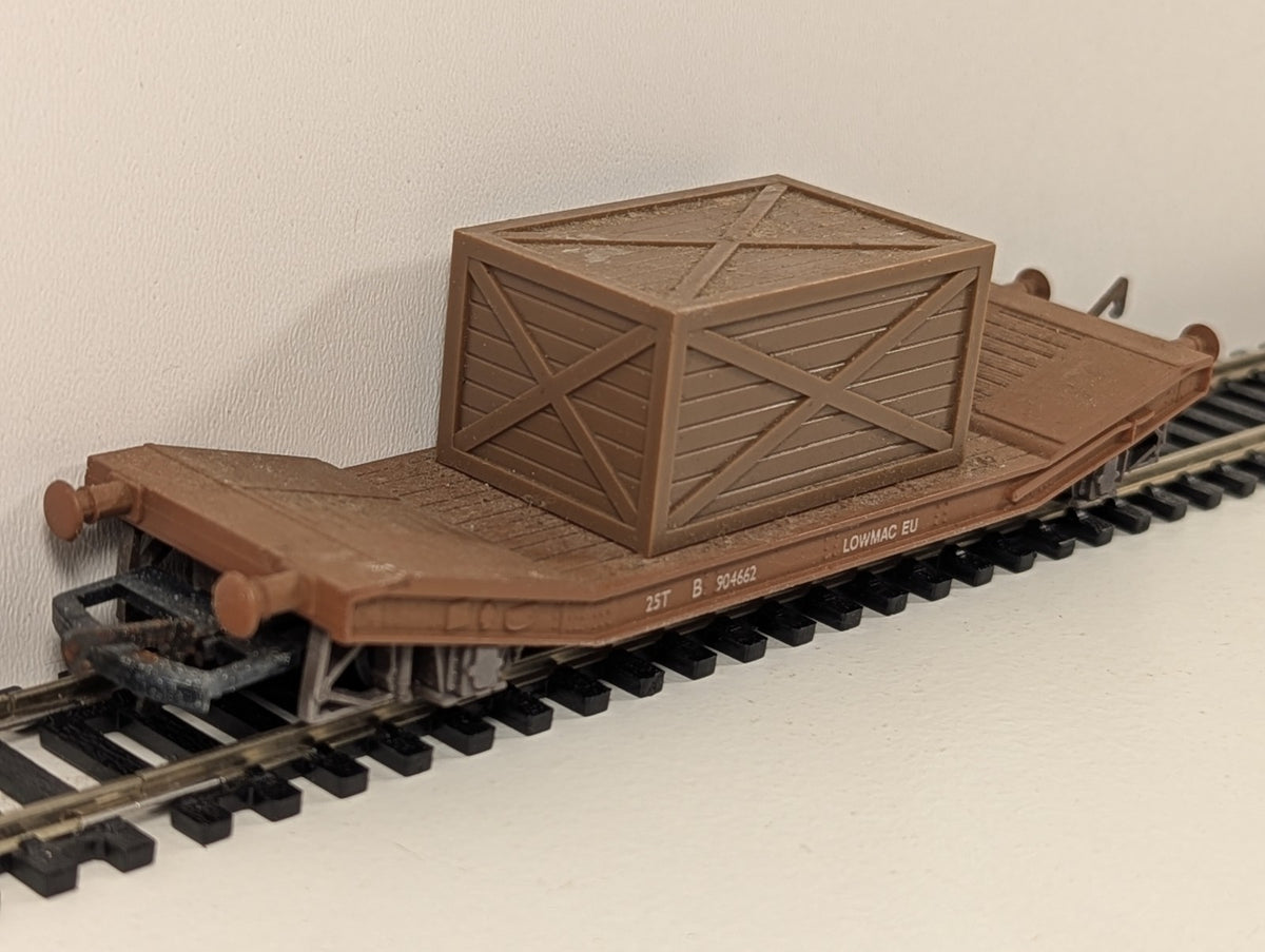 Airfix 54330 25-Ton Lowmac Machine Wagon – Crate Load – OO Gauge