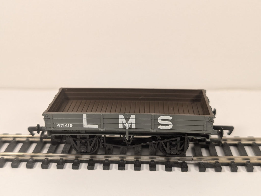 Mainline 37419 OO Gauge 3 Plank Wagon LMS Grey 471419