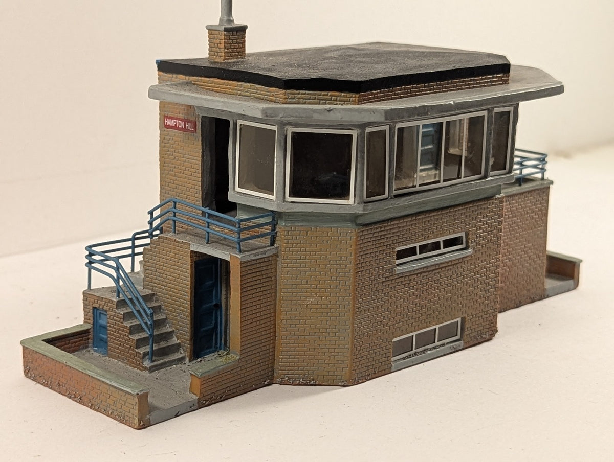 Bachmann Scenecraft OO Gauge SR Odeon Signal Box 'Hampton Hill' Southern Railway