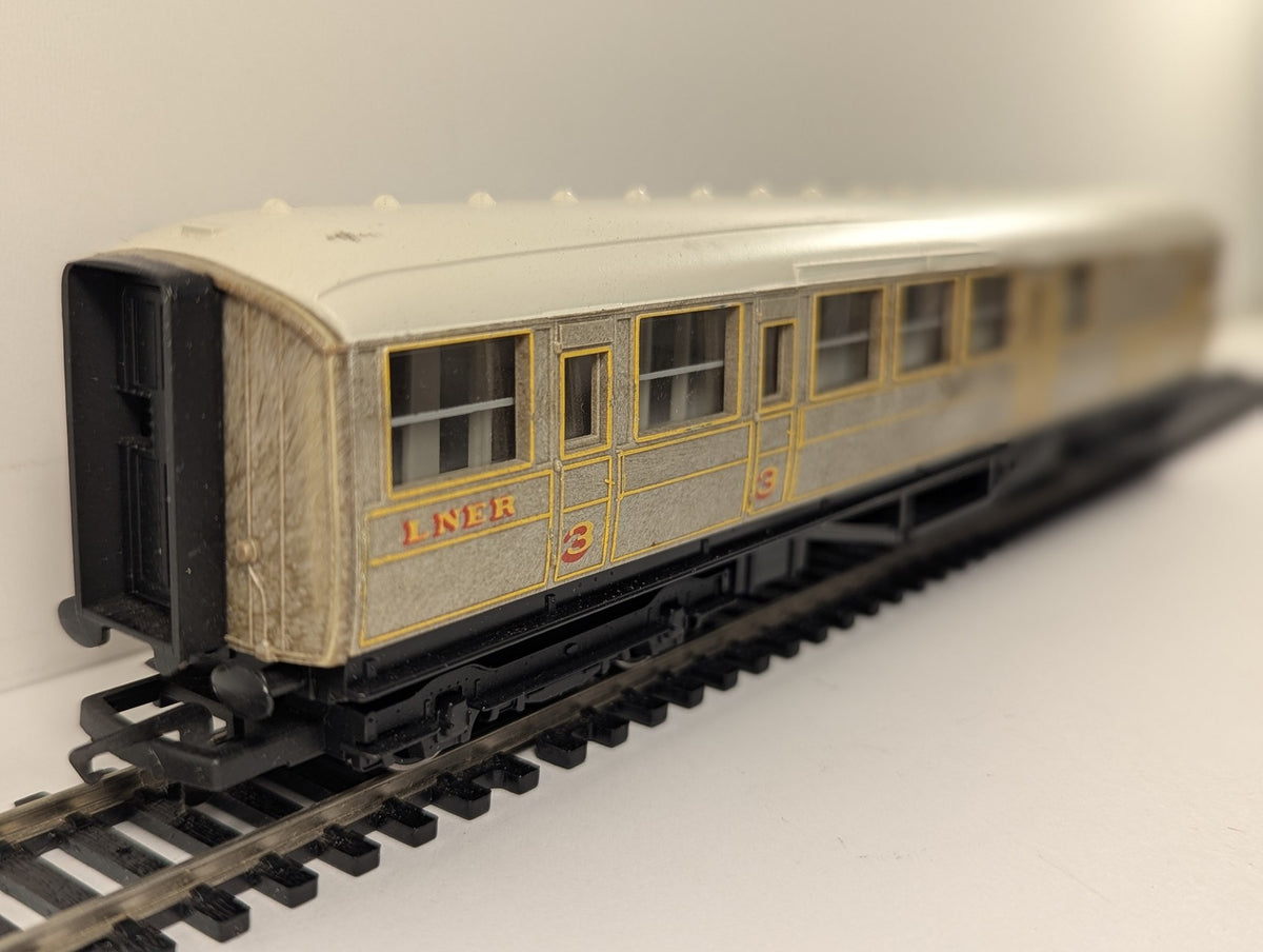 Hornby OO Gauge LNER Teak Brake Third Coach Passenger Coach 4237 R478