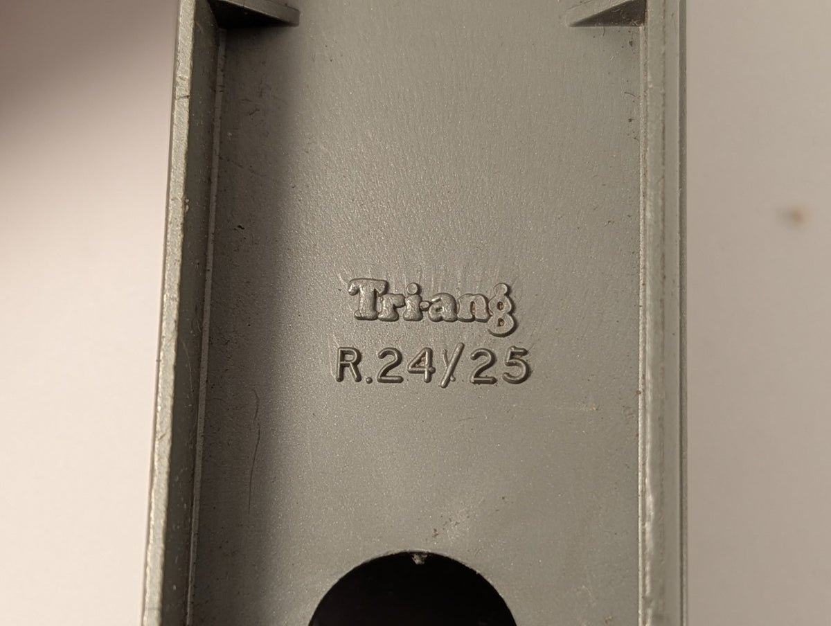 Tri-ang OO Gauge Transcontinental Passenger Coach Grey R.24/25