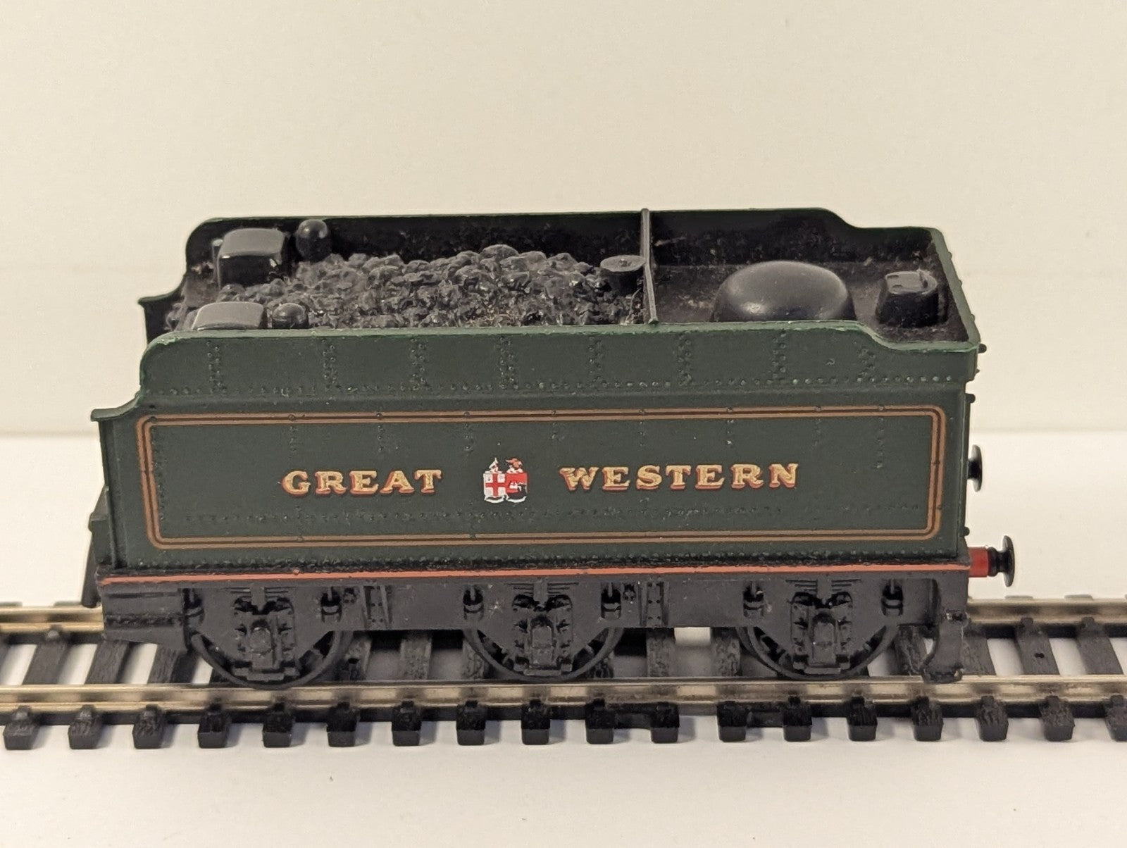 Hornby Halls Class GWR 3000 Gallon Tender Great Western Livery