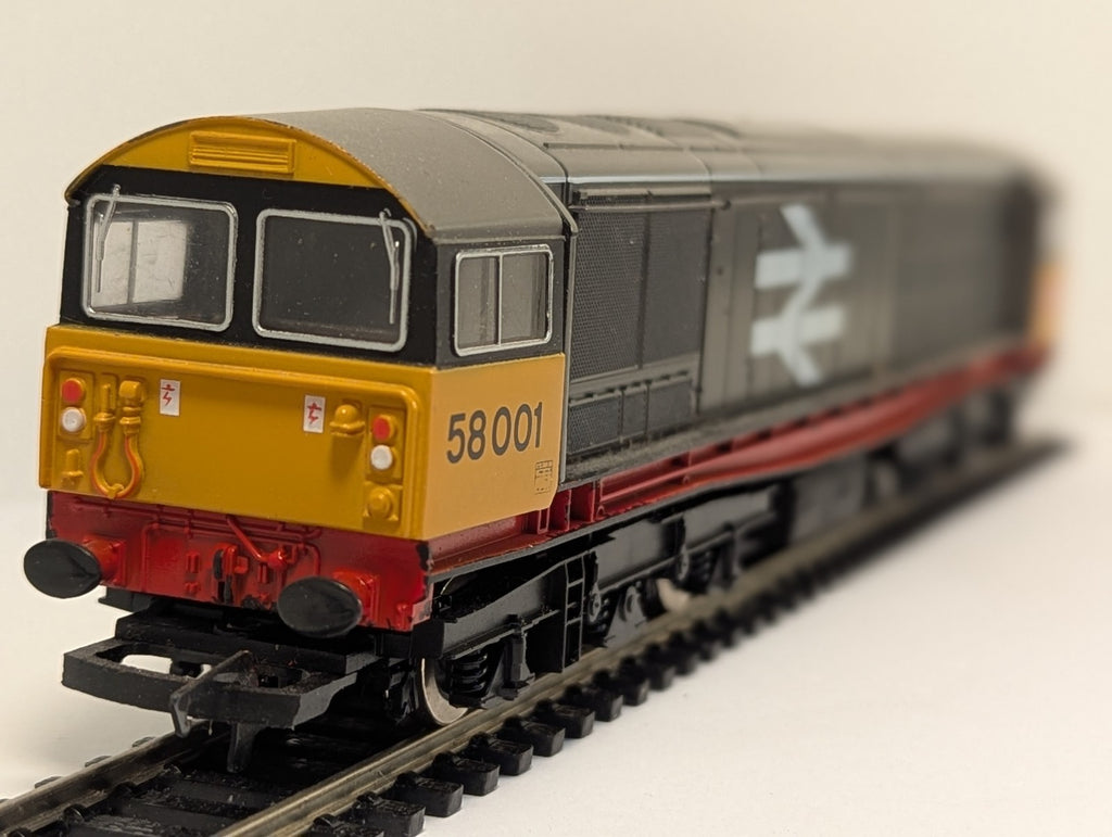 Hornby R250 OO Gauge Class 58 Diesel Locomotive 58001 Railfreight Grey