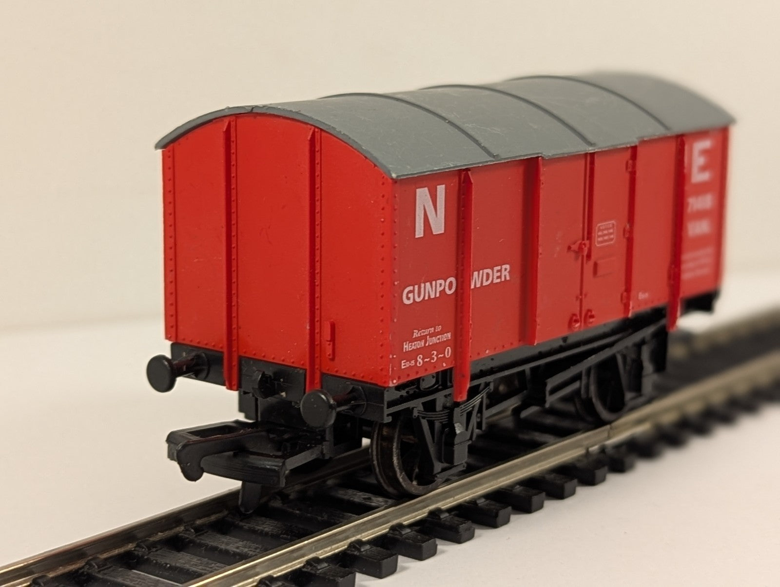 Dapol OO Gauge North Eastern Railway Gunpowder Van
