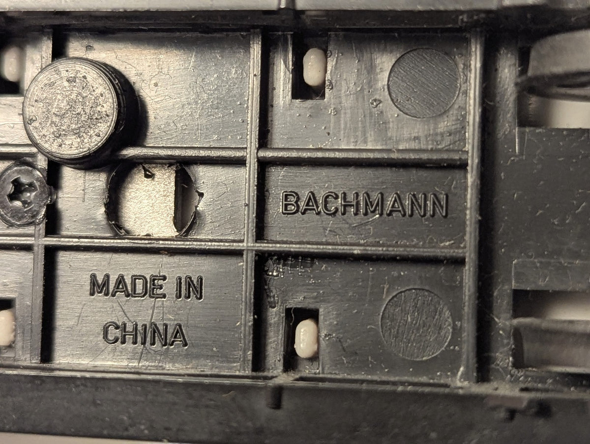 Bachmann OO Gauge BR 20 Ton Brake Van B955136 BR Bauxite 33-825