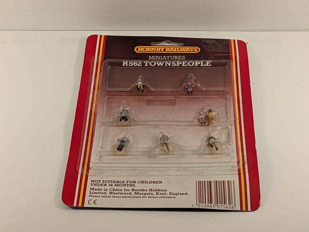 Hornby OO Gauge Townspeople Scenic Figures R562