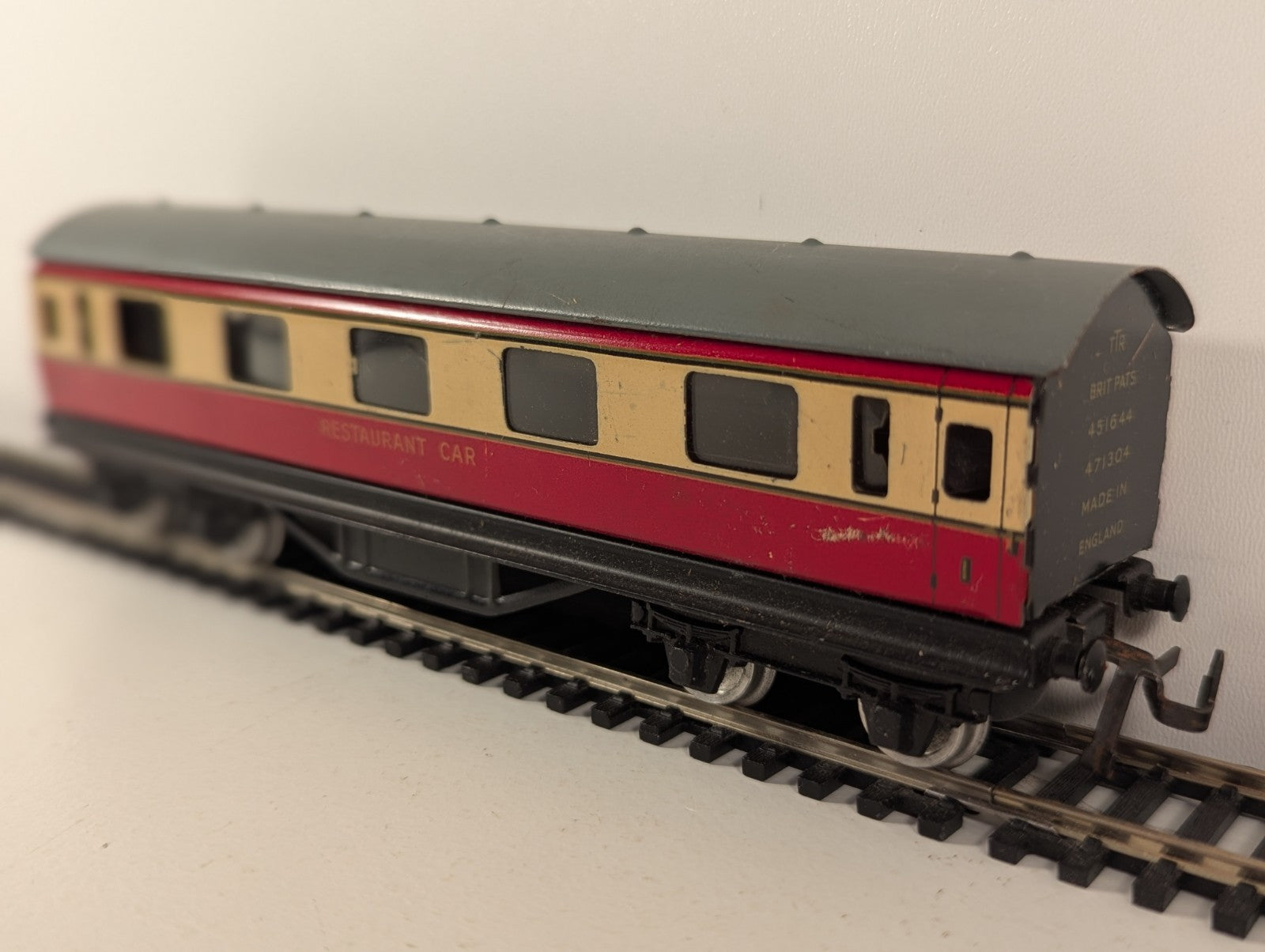Trix Twin Railway OO Gauge Restaurant Car Red & Cream