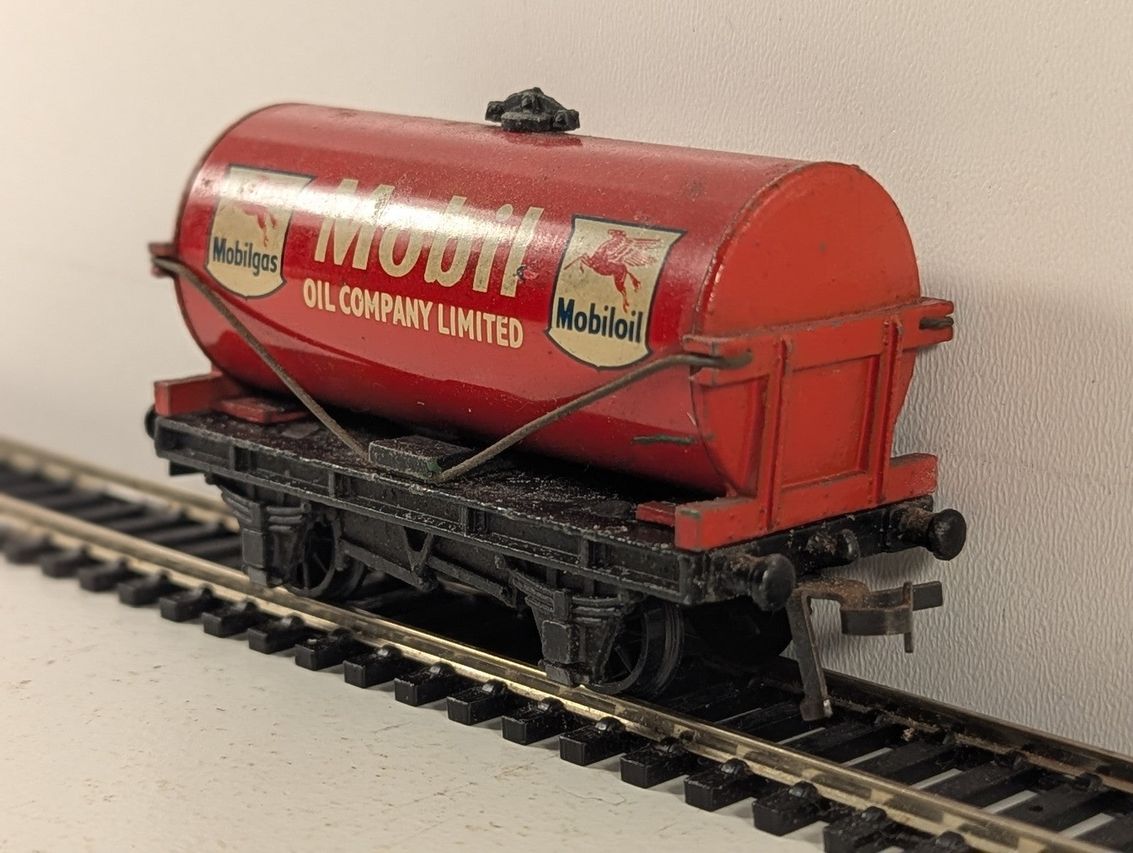 Hornby Dublo OO Gauge Mobil Tank Wagon Wagons Mobil Red 32080
