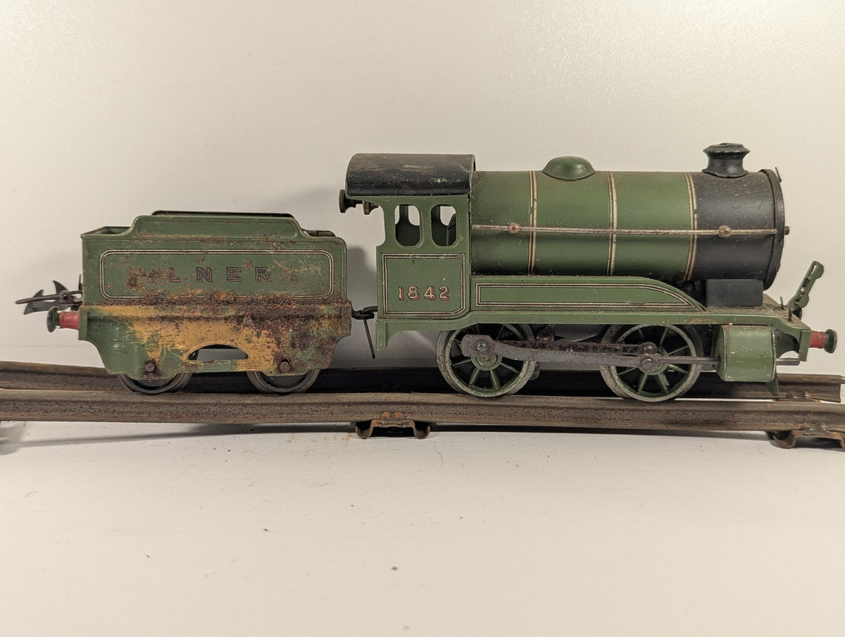 Hornby O Gauge No. 501 Locomotive and Tender Steam Locomotive 1842 LNER Green