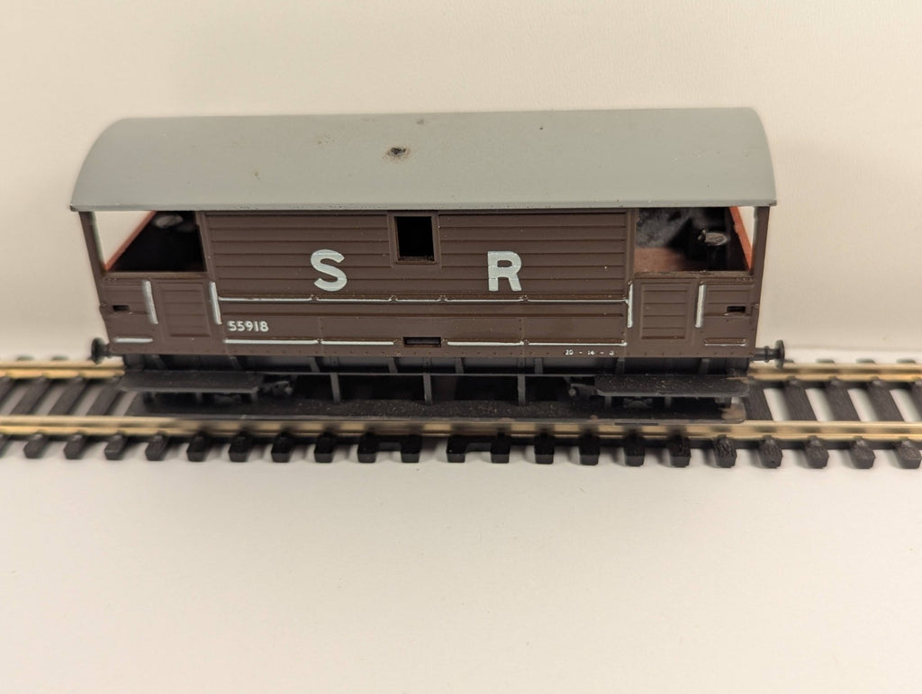 Hornby R6802 OO Gauge SR 20-Ton Goods Brake Van – Missing Coupling