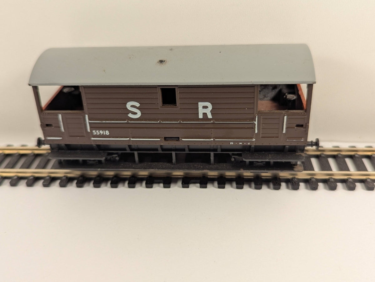 Hornby R6802 OO Gauge SR 20-Ton Goods Brake Van – Missing Coupling