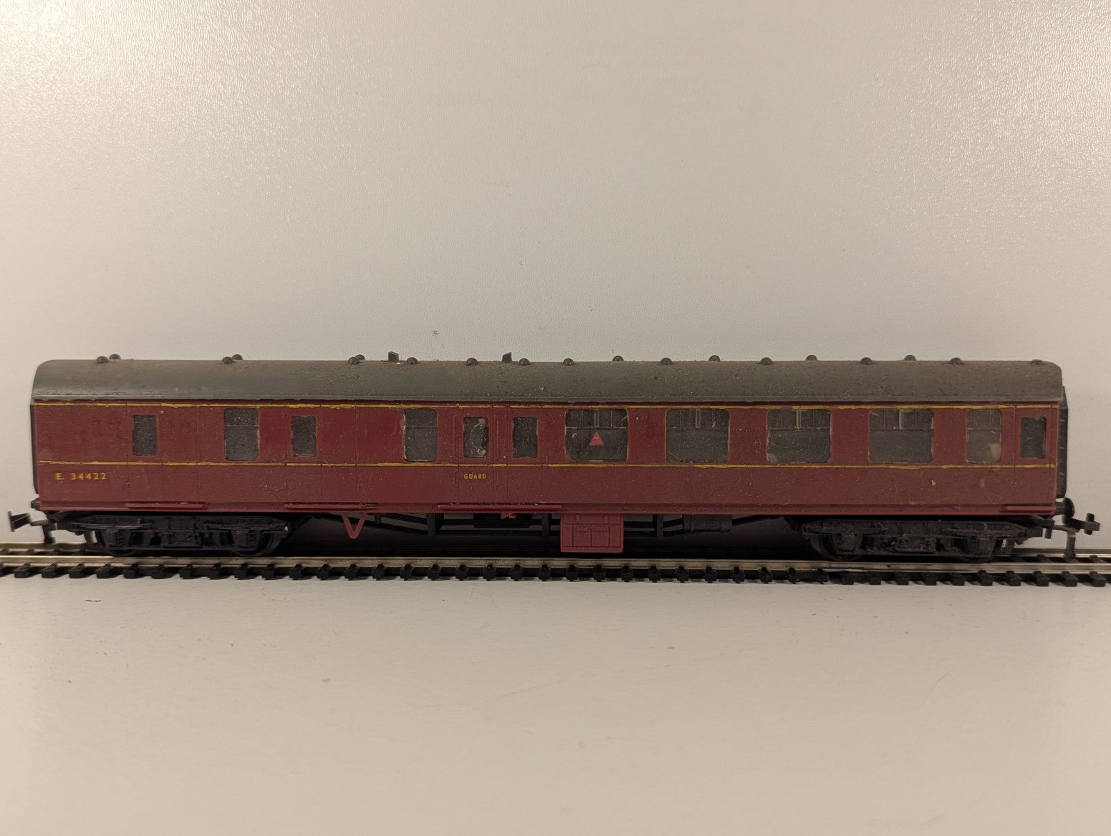 Kitmaster BR Mk1 Corridor Composite Coach OO Gauge - Missing Buffer Heads