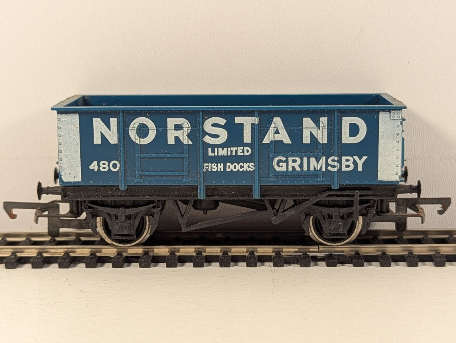 Hornby Railways R220 OO Gauge Blue Norstand Mineral Wagon Boxed
