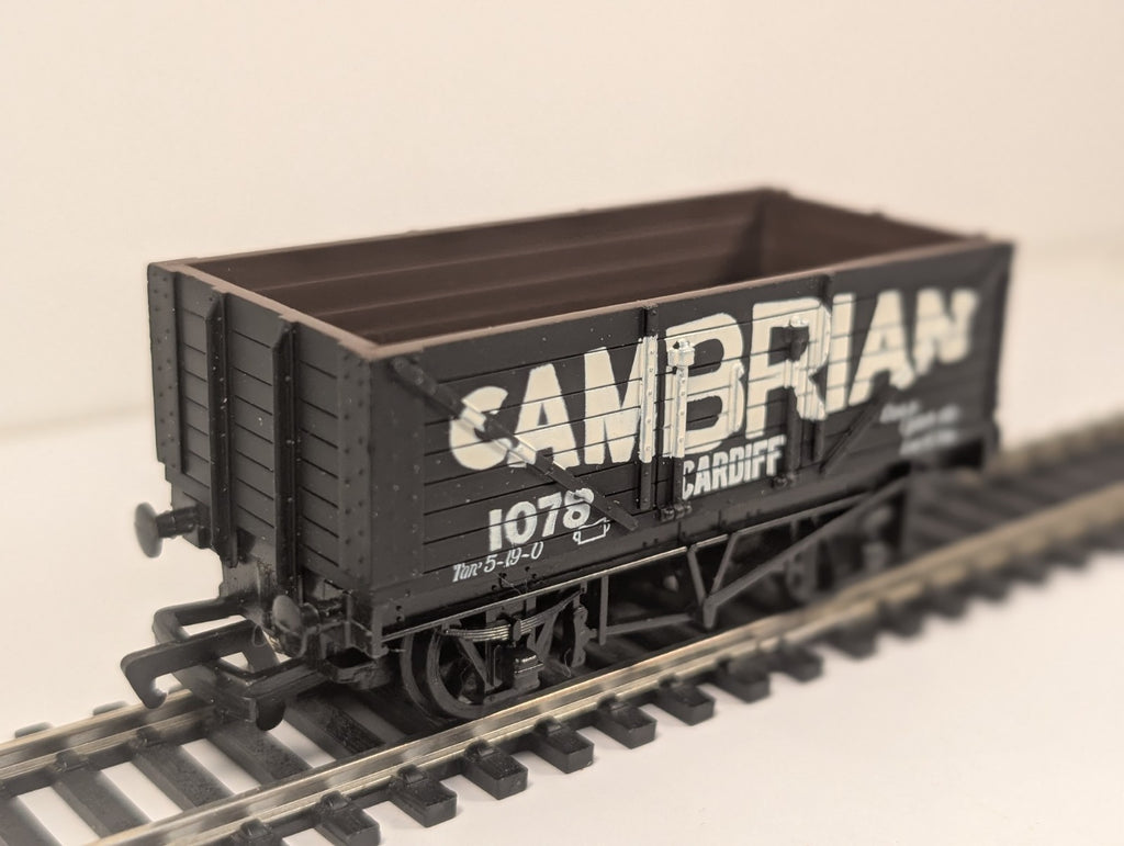 Mainline 37-169 OO Gauge 7 Plank Wagon Cambrian Cardiff