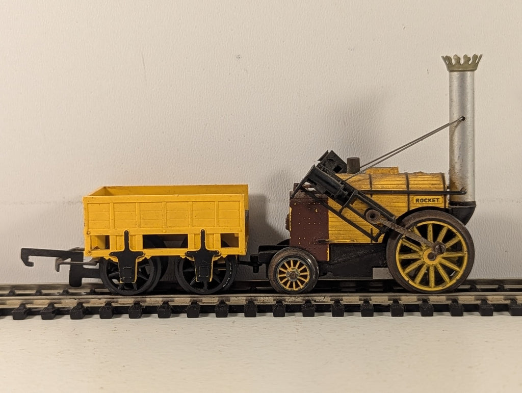 Tri-ang OO Gauge Stephenson's Rocket Steam Locomotive Yellow R651