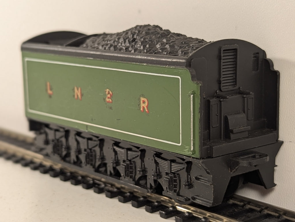 Tri-ang Hornby OO Gauge LNER Corridor Tender LNER Apple Green