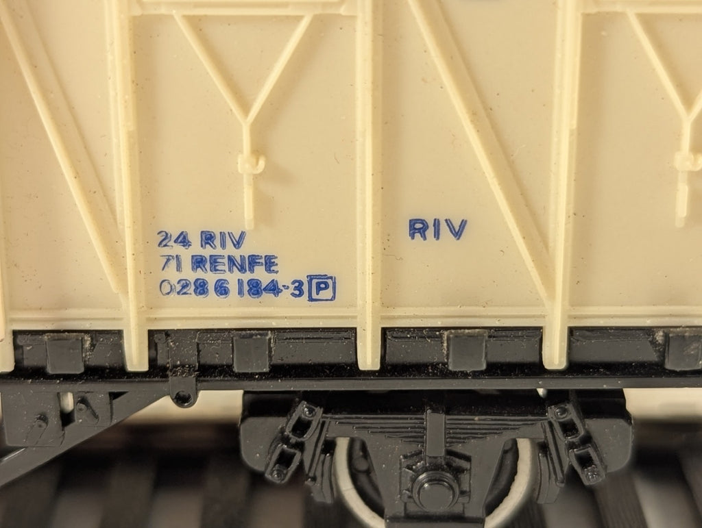 Tri-ang Hornby OO Gauge Interfrigo Refrigerator Van Goods Wagon