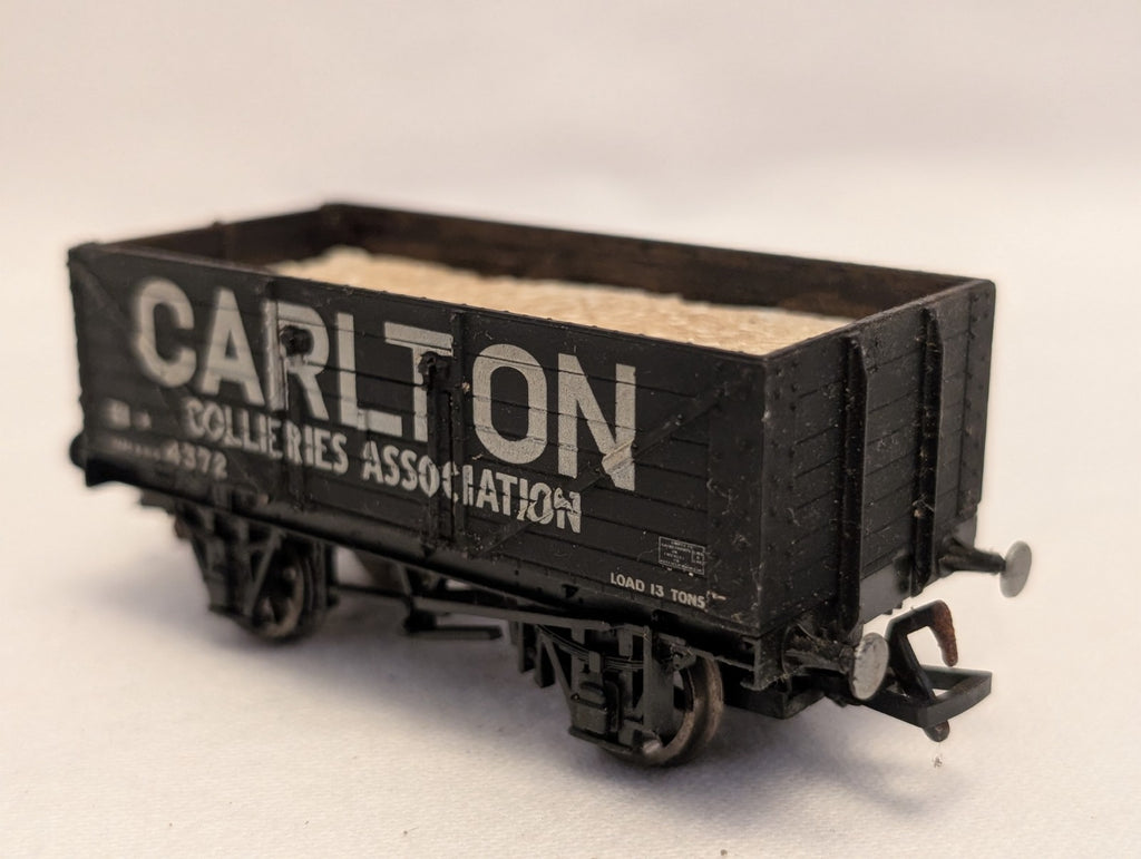Airfix OO Gauge 7 Plank Wagon Carlton Collieries Association Goods