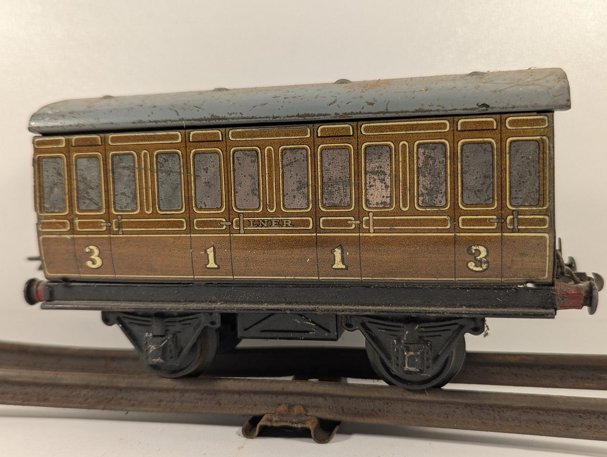 Hornby O Gauge No. 1 Passenger Coach LNER Teak