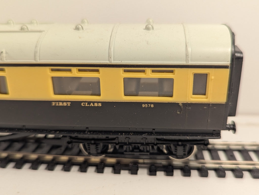 Hornby R454 OO Gauge GWR Collett Restaurant Car No. 9578