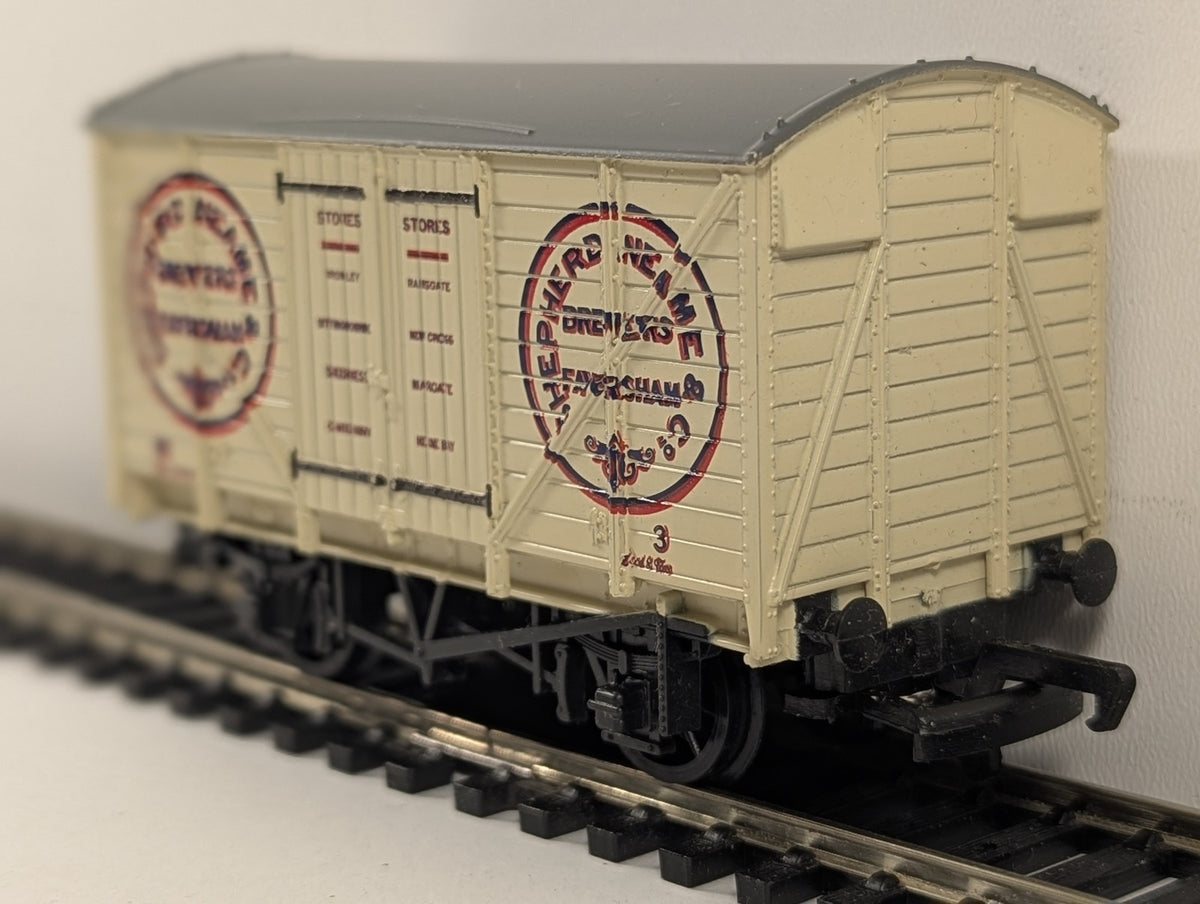 Mainline OO Gauge 12 Ton Ventilated Van Shepherd Neame Goods Wagon 3 37-137