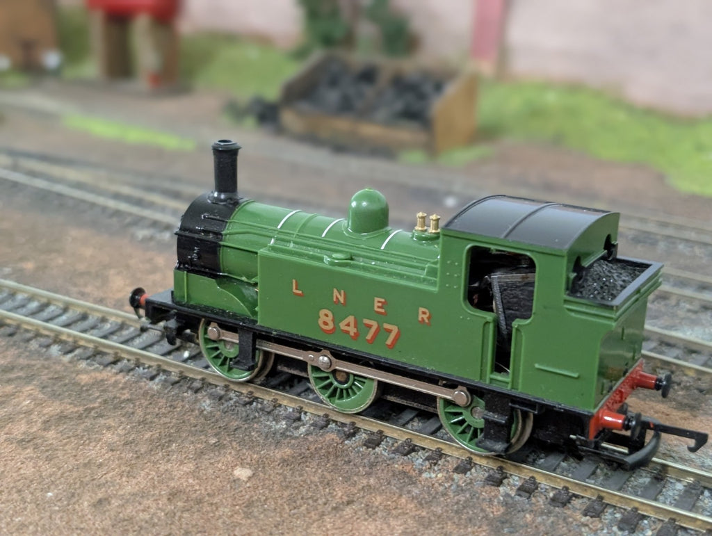 Hornby R252 OO Gauge LNER Class J83 0-6-0T 8477 Green Boxed
