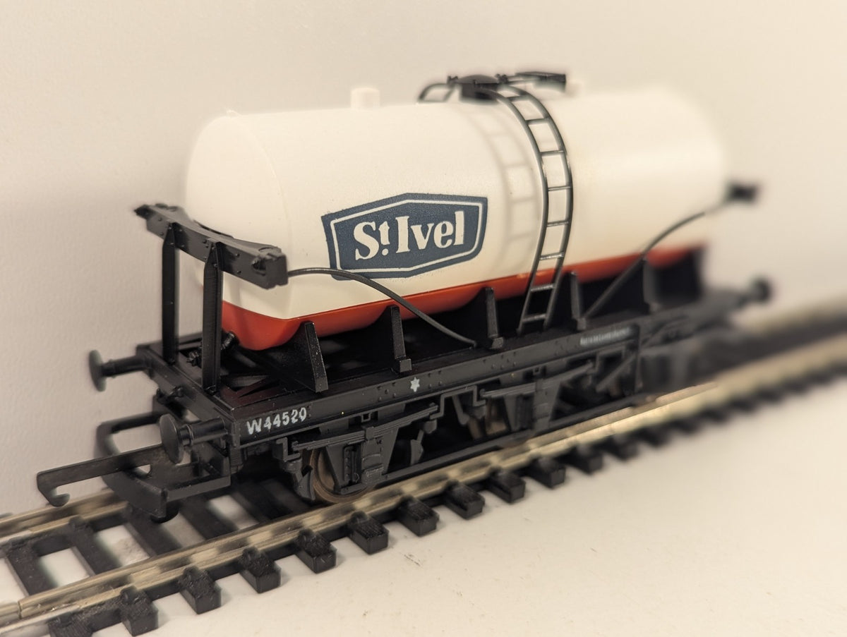 Lima OO Gauge 305641 6 Wheel Tank Wagon W44520 St Ivel
