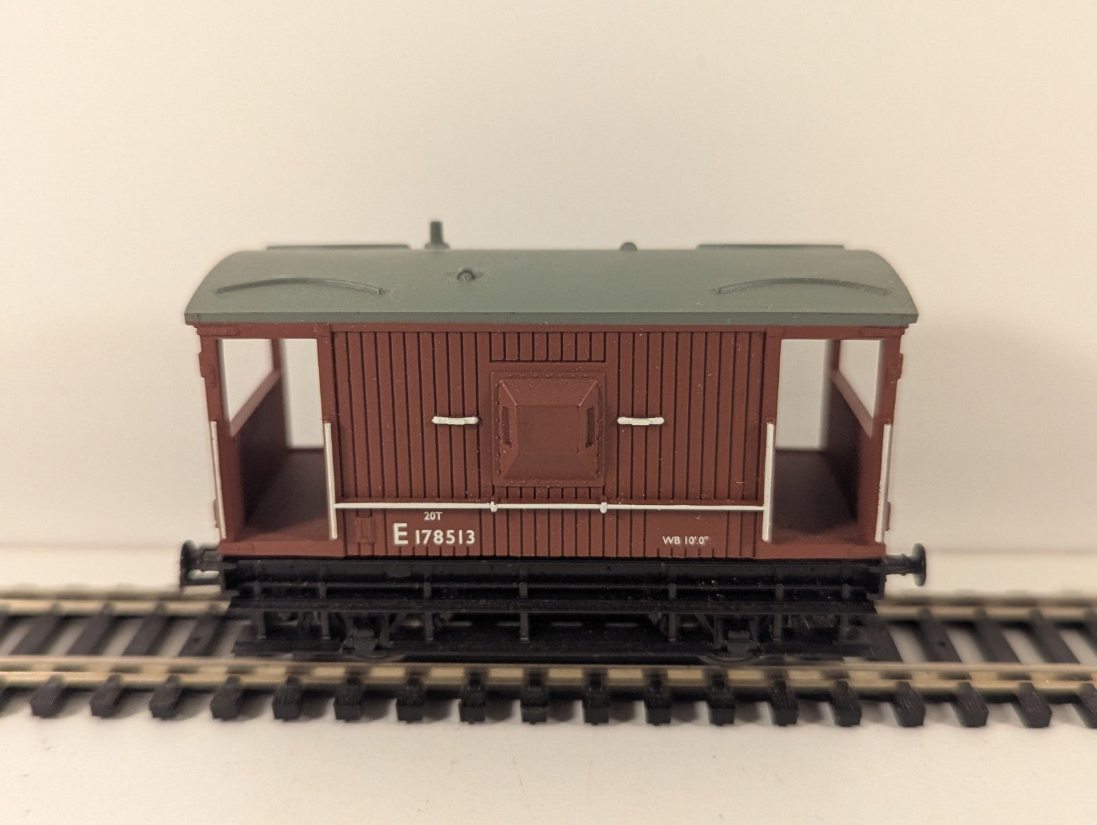 Bachmann Branchline OO Gauge 20 Ton Brake Van E178513